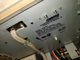 Video cable connection to monitor