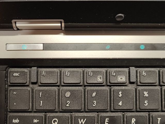 The button strip on an Elitebook 8440p, showing the power, QuickLook and QuickWeb buttons
