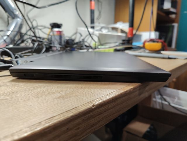 Dell Latitude Z600 laptop seen from edge