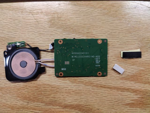 Closeup of the wireless USB module outside of the machine; a coil of wire inside a ferrite disc, connected by short wires to a printed circuit board with the words WIRELESSCHARGING